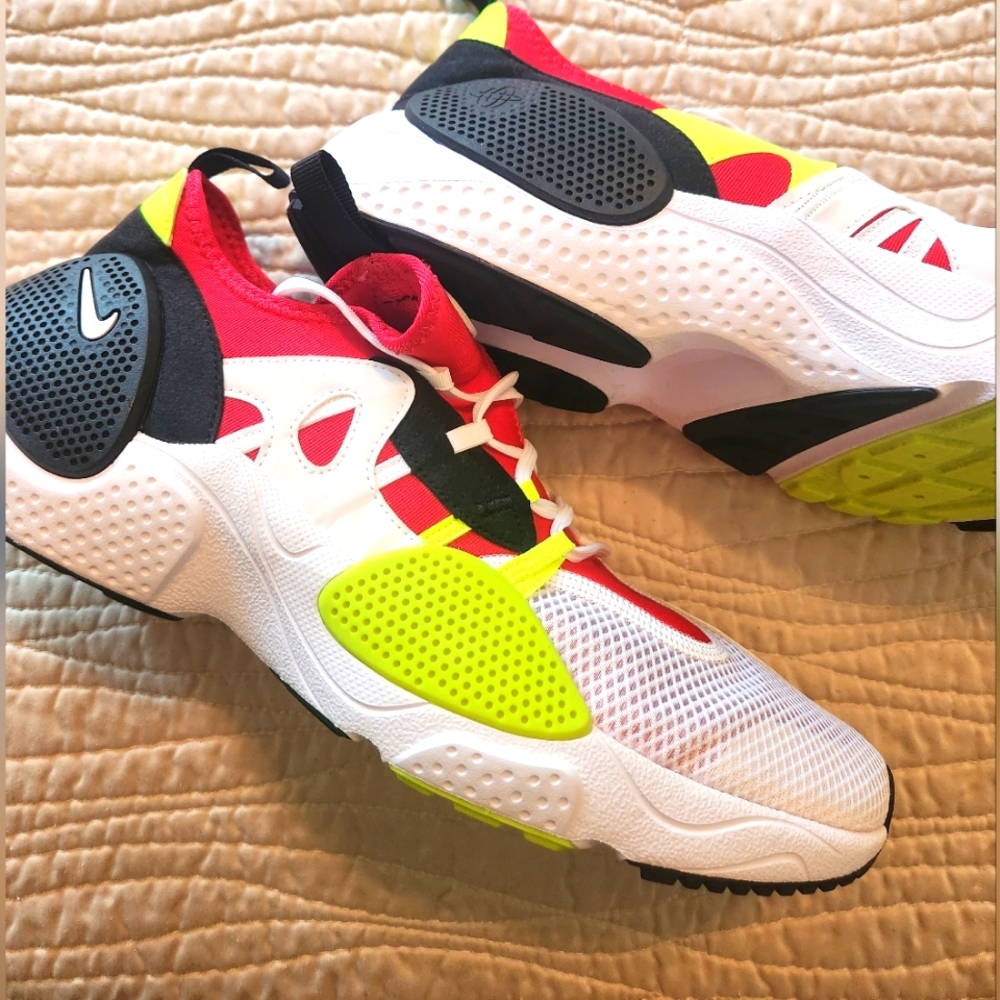 Nike Men’s White/Red/Neon Training Sneakers